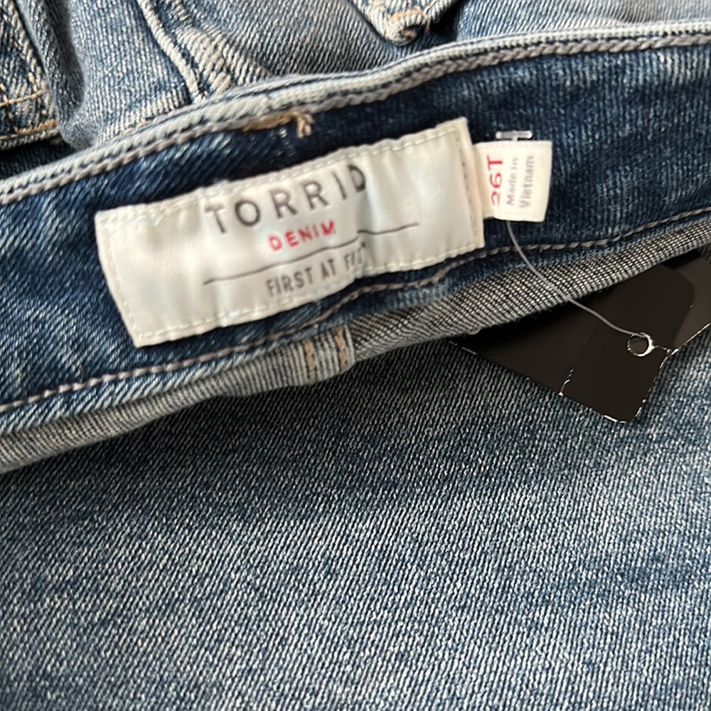 Torrid Mid-Rise Skinny Jeans size 26 - Picture 7 of 16